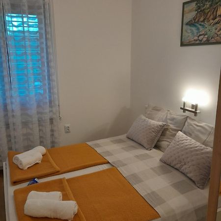 Apartment Dean Klimno Buitenkant foto