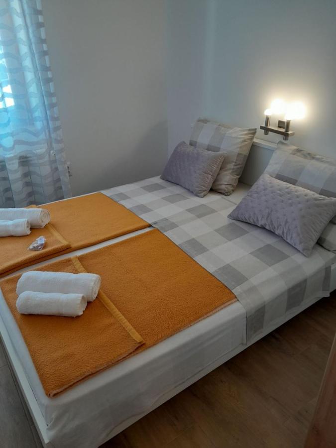 Apartment Dean Klimno Buitenkant foto