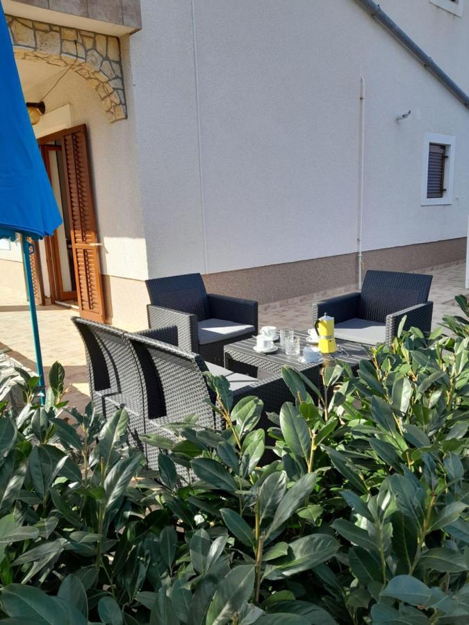 Apartment Dean Klimno Buitenkant foto
