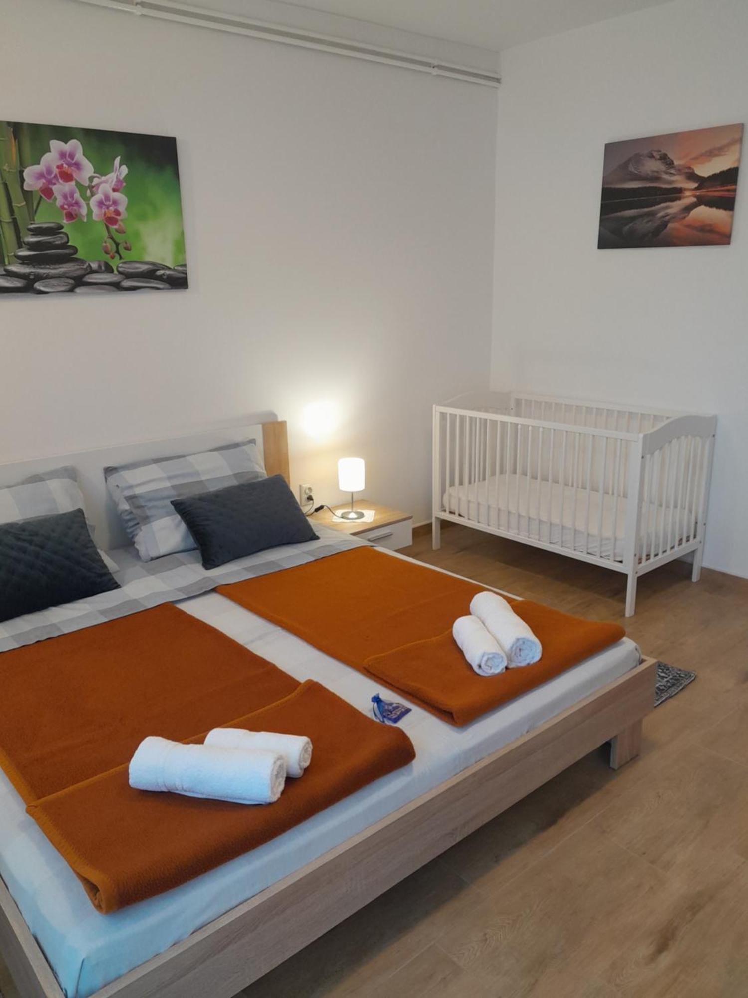 Apartment Dean Klimno Buitenkant foto