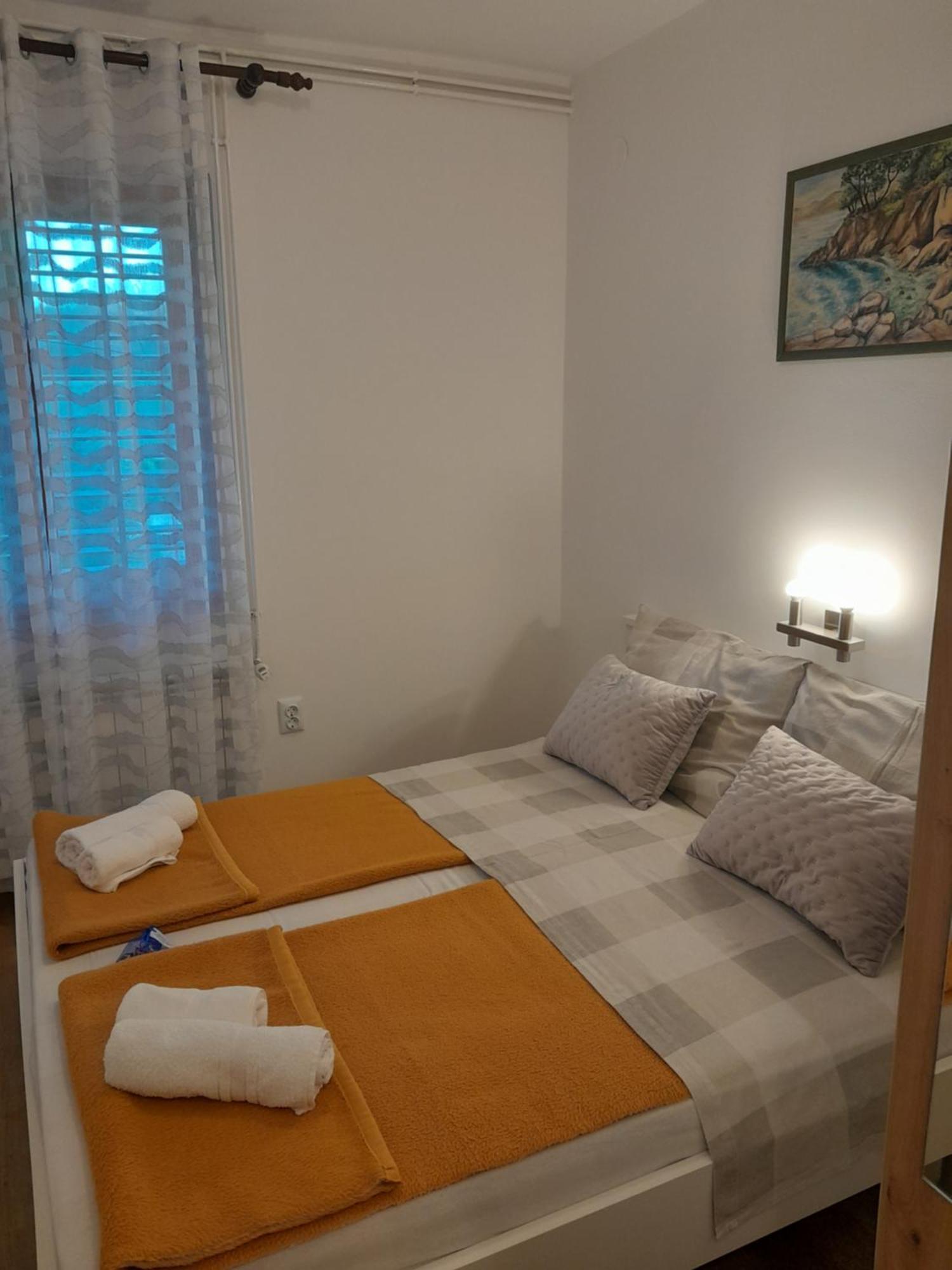 Apartment Dean Klimno Buitenkant foto