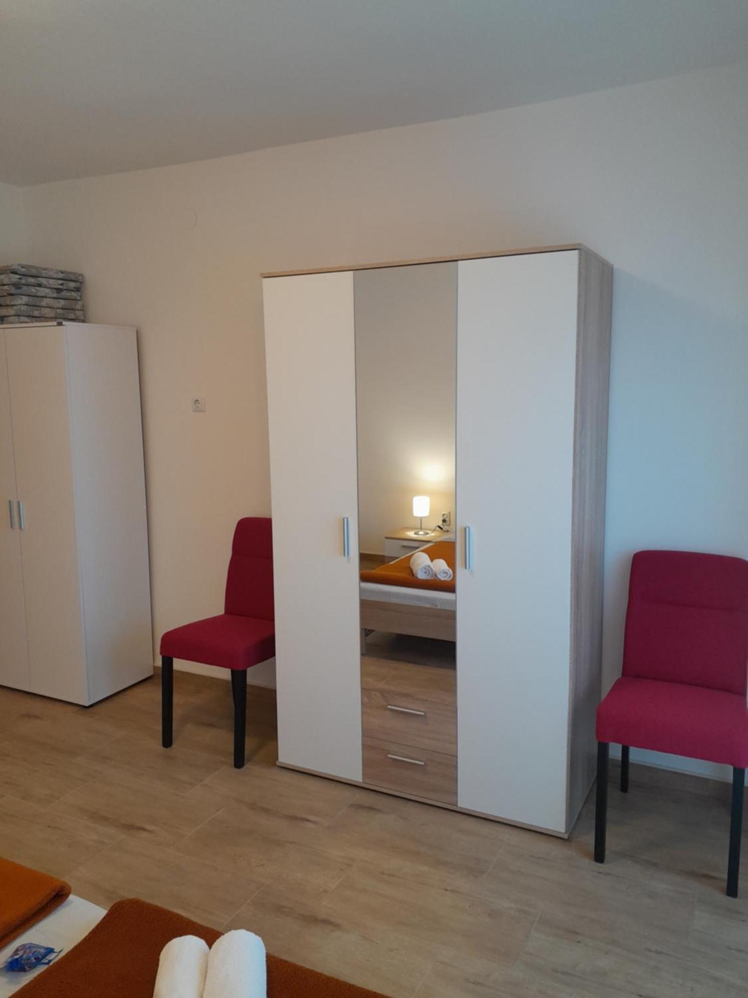 Apartment Dean Klimno Buitenkant foto